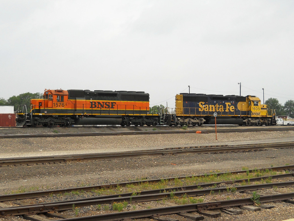 BNSF 1576  1May2011  Idling and waiting in the yard 